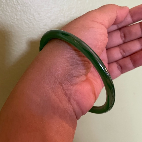 Elegant Green Agate Stone Bangle Bracelet - Picture 4 of 5